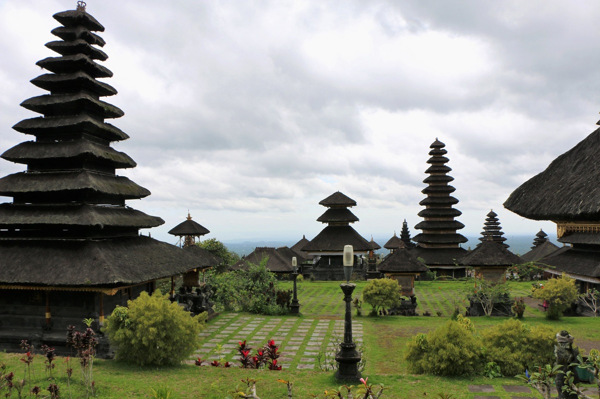 indonesia templo pura besakih ART 281: VIAJANDO: EL TIEMPO EN TU DESTINO INDONESIA